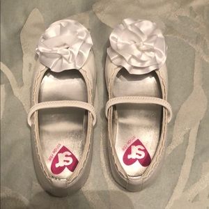 Stride rite white 9 toddler dress shoes EUC